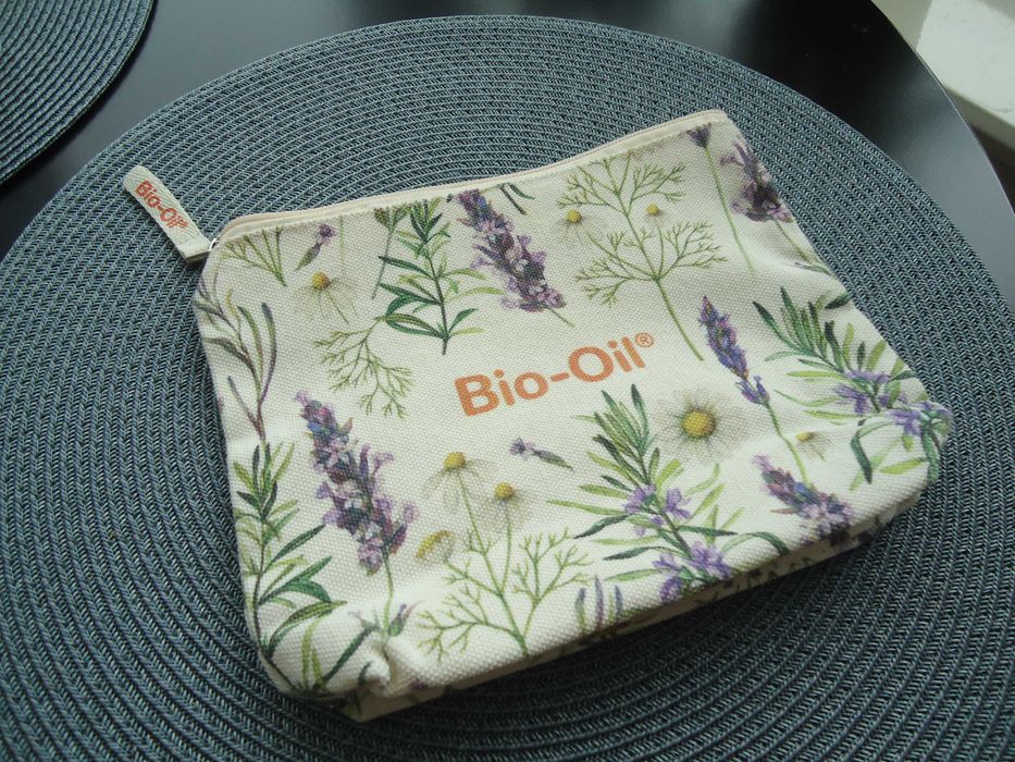 damska kosmetyczka saszetka etui