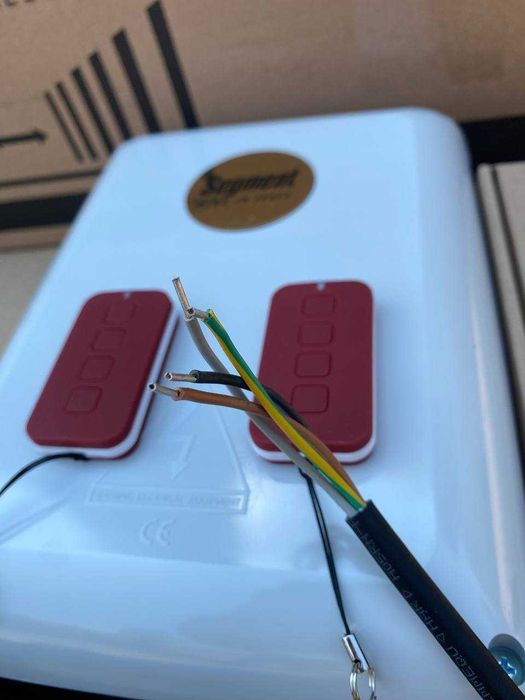 Система для распашных ворот, Автоматика, Распашные ворота с приводами