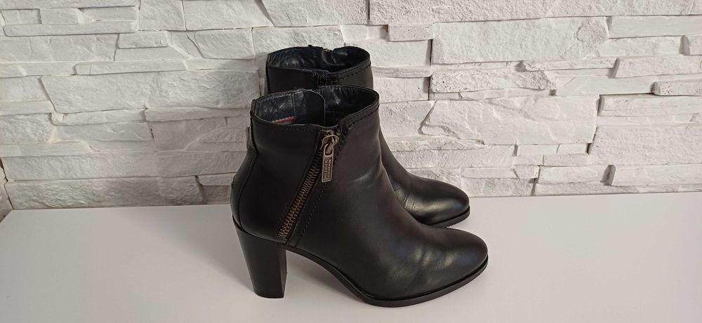 Botki Tommy Hilfiger roz.41 wkł.26 cm.