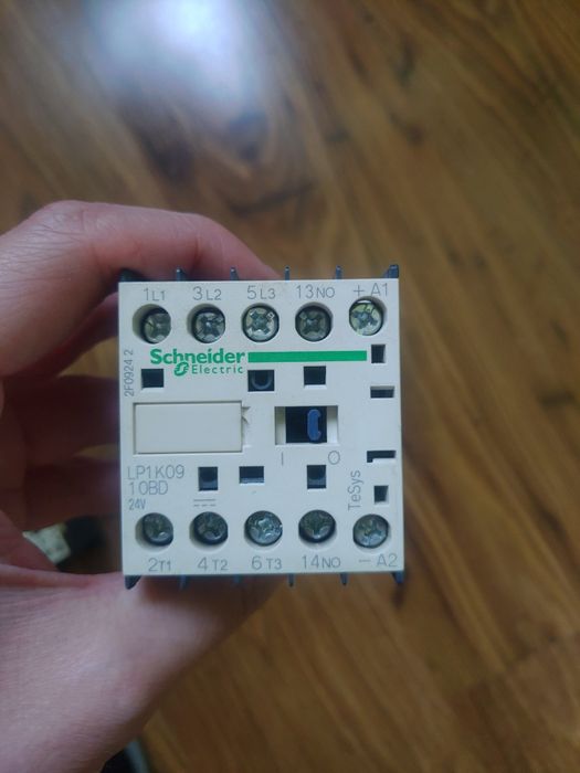 Styczniki mocy Schneider -10 sztuk