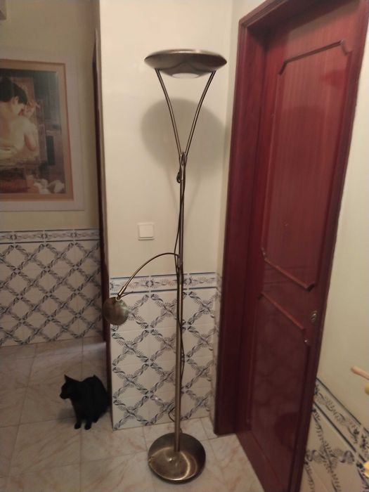 Candeeiro de pé alto