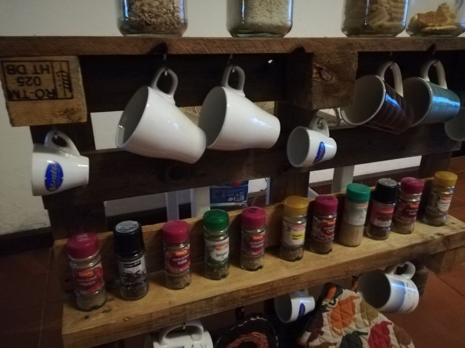 Kitchen / Bar / Restaurant Shelves – Pallets64740965395714122