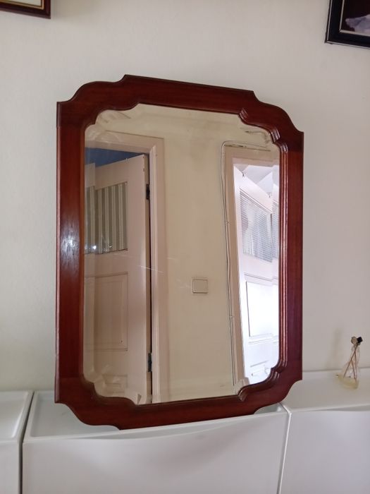 Espelho de mobília de quarto.
