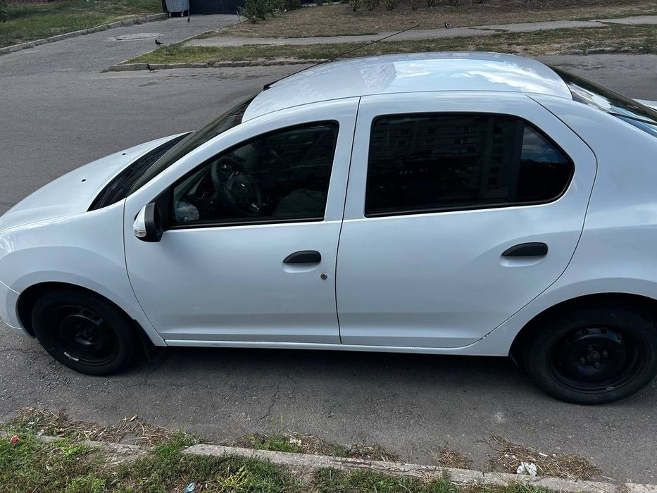 Renault Logan в идеальном состоянии можно в кредит,можно взять в лизинг