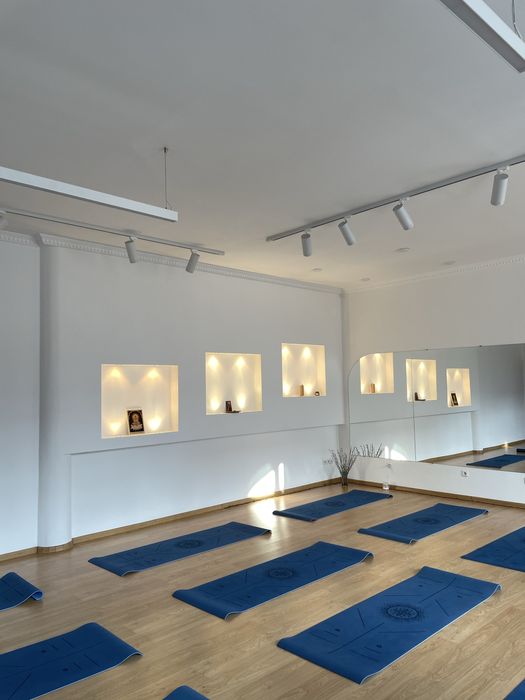 3 хв від метро Оренда світла студія зал погодинно центр йога танці