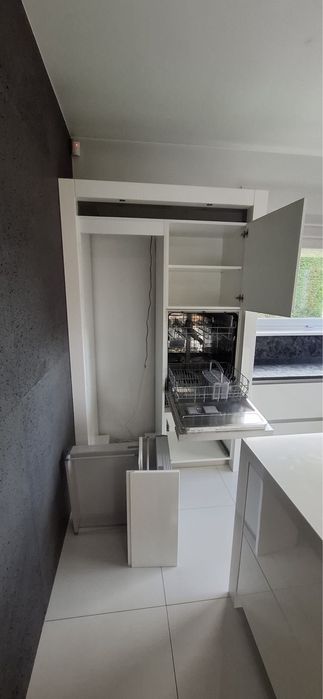 Białe meble kuchenne