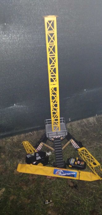 Игрушечный строительный кран