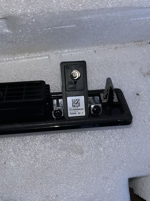 Кнопка открытия крышки багажника с камерой в сборе Tesla Model 3