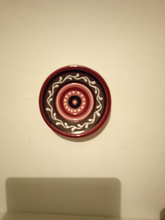 Красивая керамическая настенная тарелочка. Ретро.  9,5см. Цена за одну