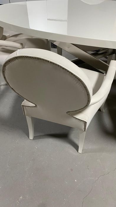 Mesa de jantar oval e 6 cadeiras