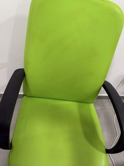 Cadeiras e cadeirão