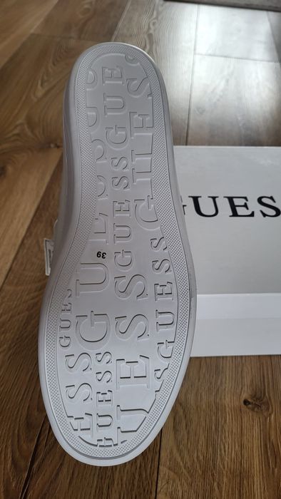 Sprzedam nowe sneakersy GUESS  skórzane