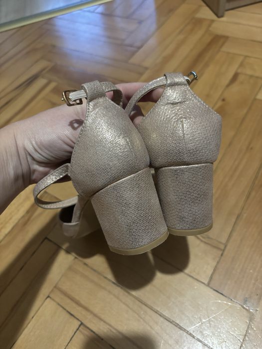 Buty na obcasie czółenka