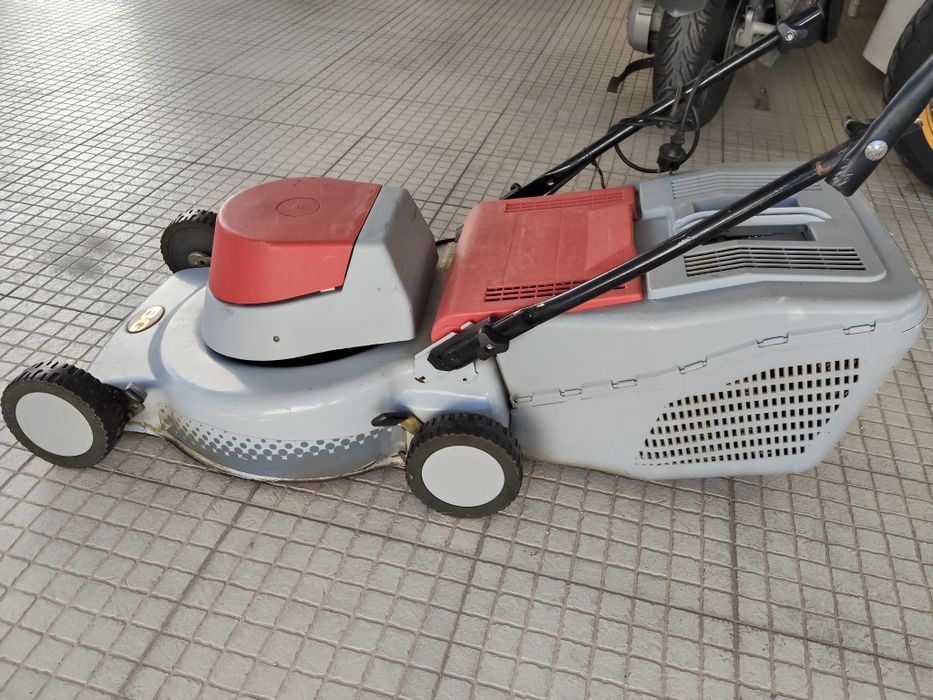 Máquina relva elétrica