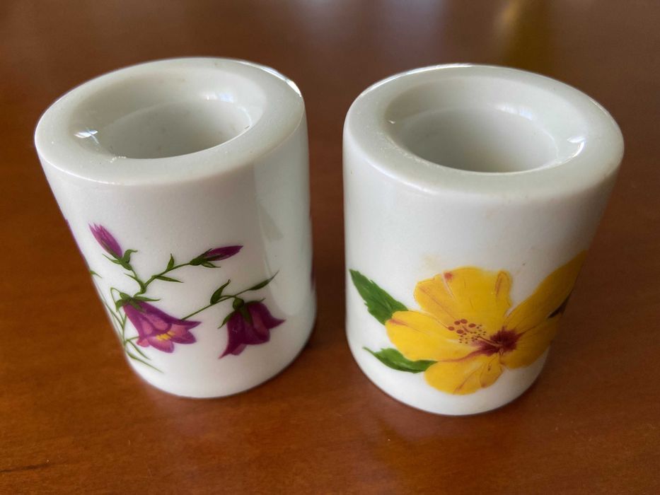 Par de porta velas em porcelana