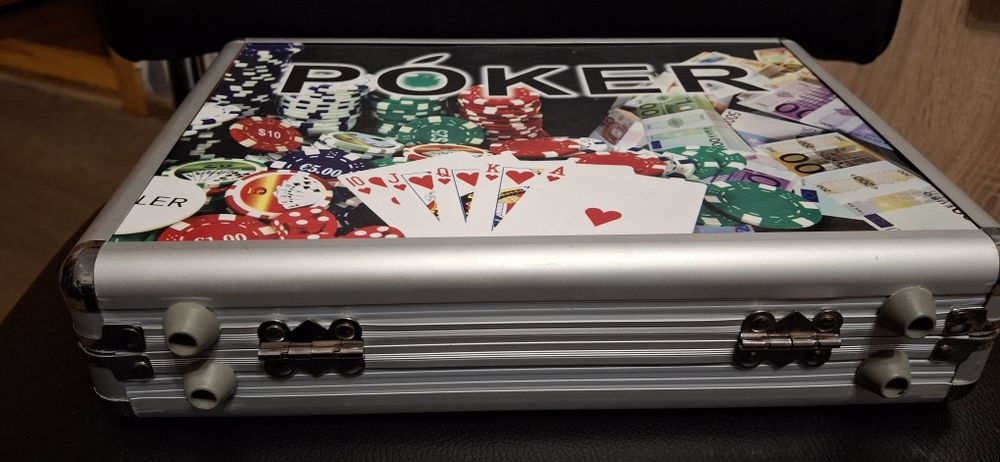 Новый покерный набор в кейсе, идеальный подарок.