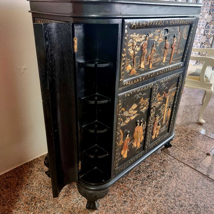 Movél Bar chinês, Lacado em Preto com embutidos de madrepérola !