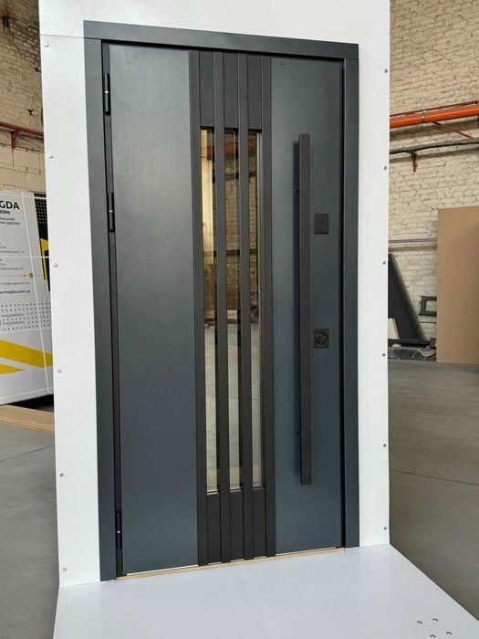 Вікна, двері, підвіконня пластикові, дерев'яні