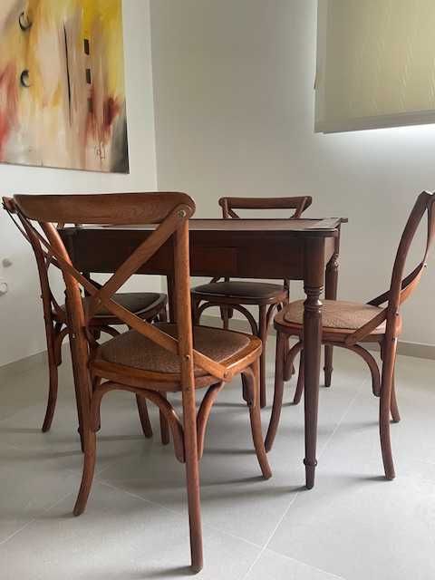 Mesa de jogo com 4 cadeiras Cedak em nogueira e palhinha