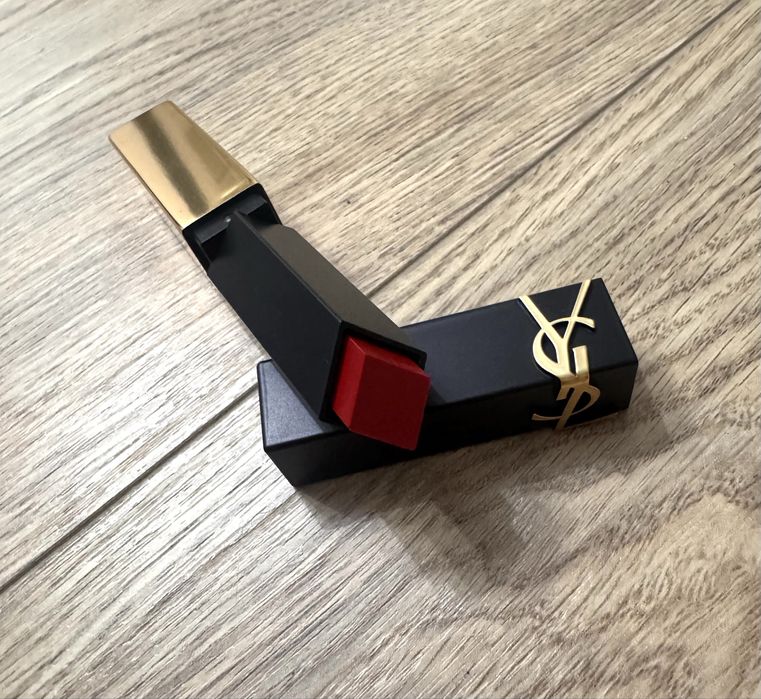 Szminka czerwona YSL 33 Yves Saint Laurent Rouge Pur Couture The Slim