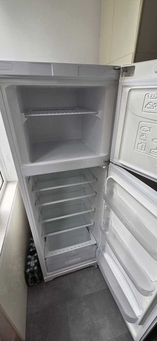 Frigorífico INDESIT ótimo estado. 174cm de altura, 60cm de largura
