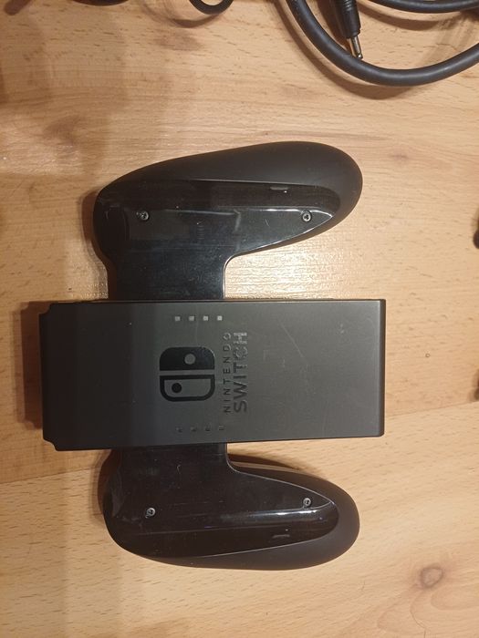 Konsola nintendo switch z pudełkiem + 3 gry