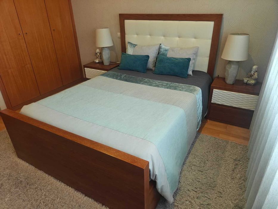 Conjunto completo de mobília de quarto Cerejeira