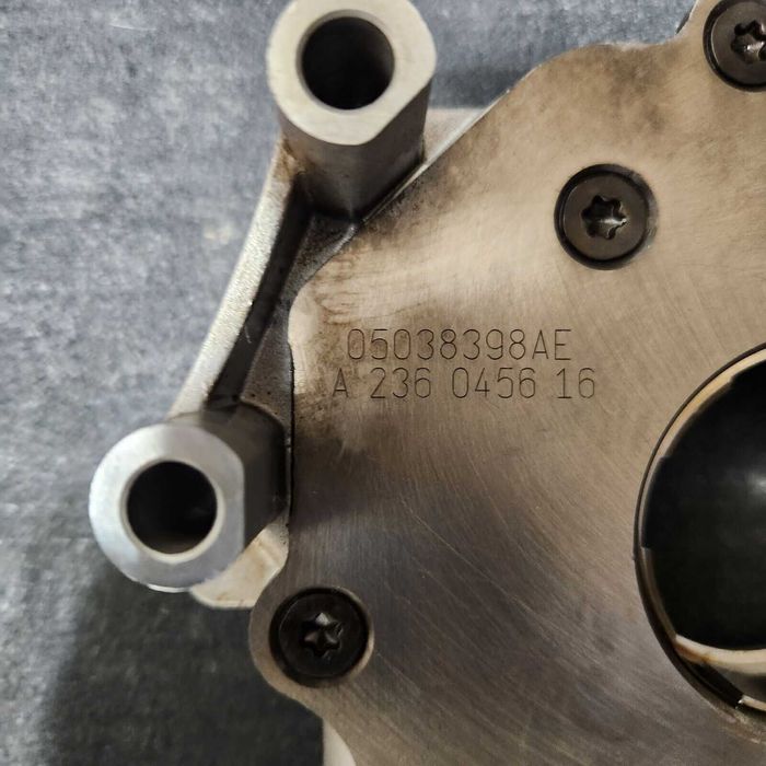 Маслонасос Dodge Challenger 5.7 / 6.4  5038398AE, Chrysler