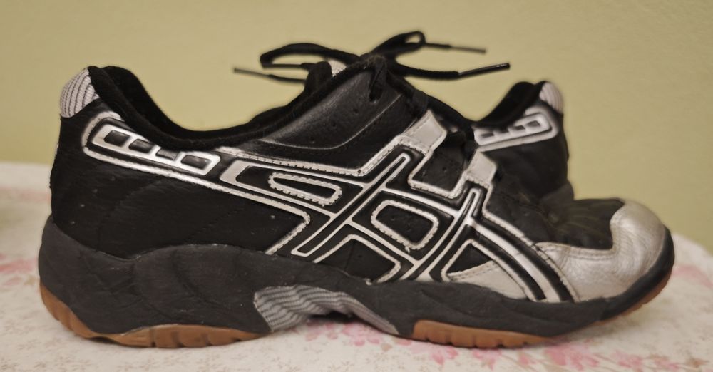 Buty ASICS Gel Power Play na halę i nie tylko
