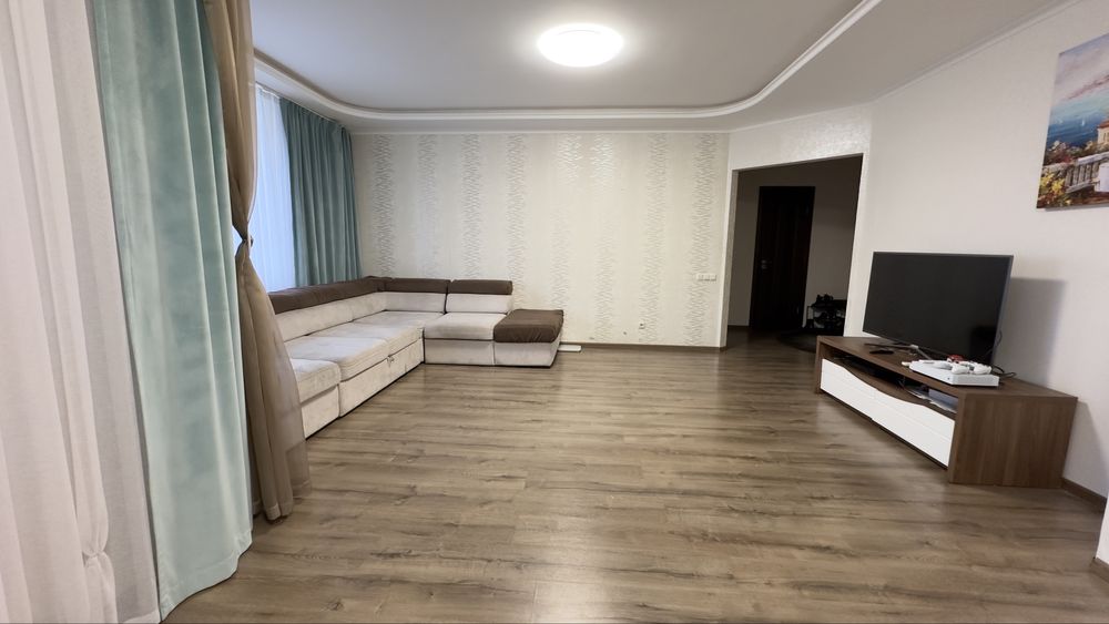 Продаж дворівневоі квартири мікрорайн Виставка