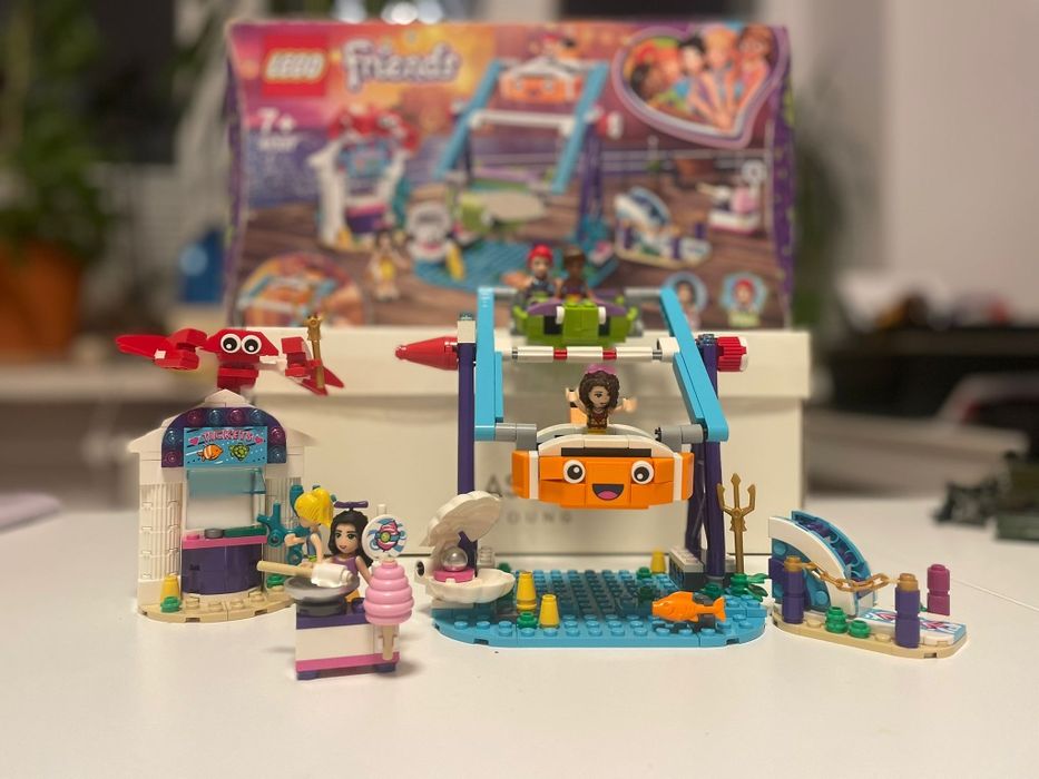 LEGO Friends 41689 Magiczny diabelski młyn i kramik z biletami