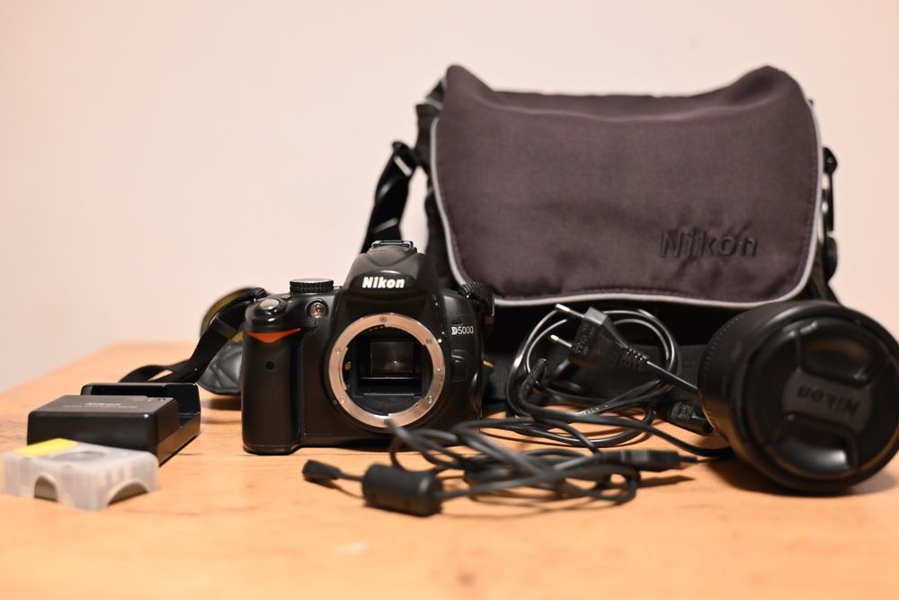 Aparat Nikon D5000 + obiektyw Nikkor AF-S 18-105mm