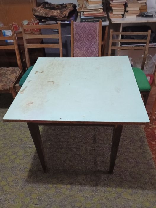 Стул. Скамейки. Стол. Мойка.