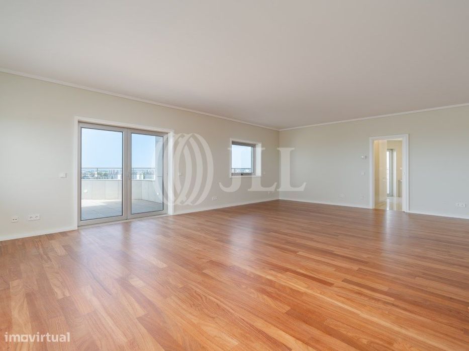 T4 Penthouse Apartment, Avenida da Boavista, Porto
