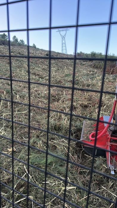 Camião volvo porta máquinas com rampas idraulicas