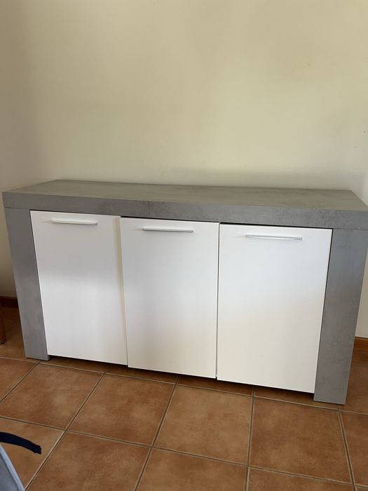 Mesa de jantar extensível, cadeiras, aparador