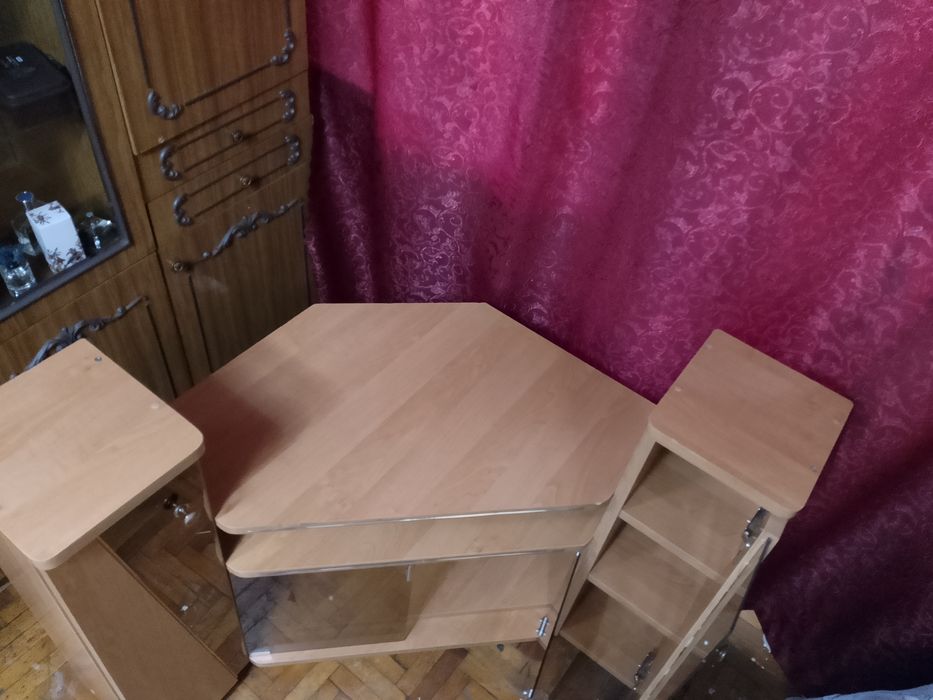 Кутова тумба під телевізор