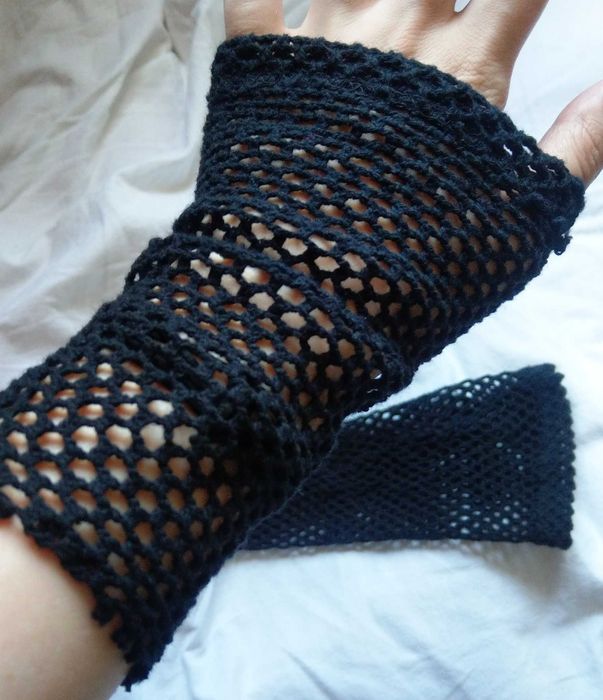 Czarne ażurowe rękawiczki mitenki kabaretki handmade wysyłka