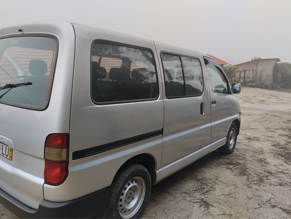 Toyota hiace 9 lugares
