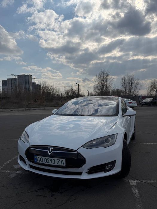 Tesla model S 2013 60Кв