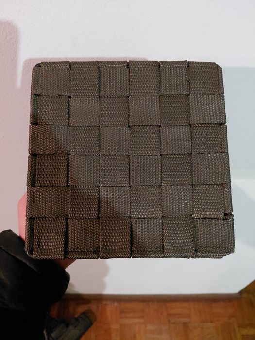 Cesto pequeno de arrumação 4€