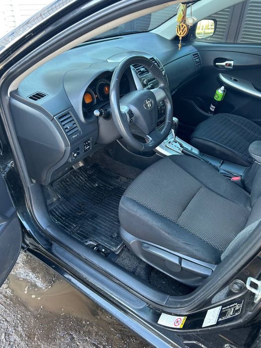 Авто надійне це королла автомат 1,6 рельн пробіг та рідна фарба! 9500