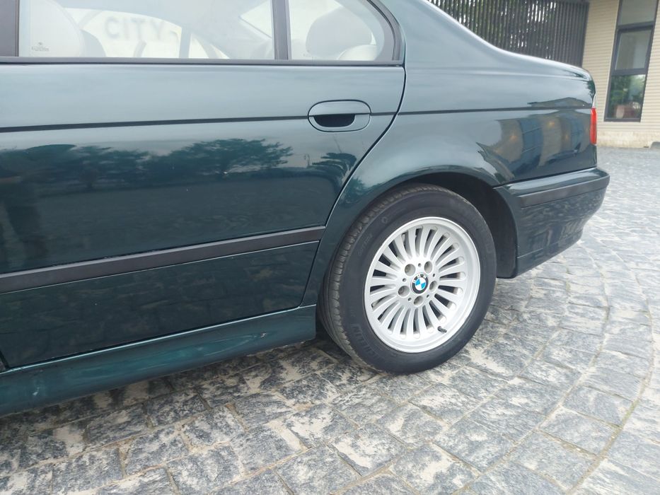 BMW 5-series e39 528i