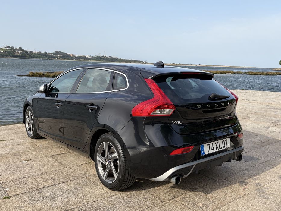 Volvo v40 D2 R Design