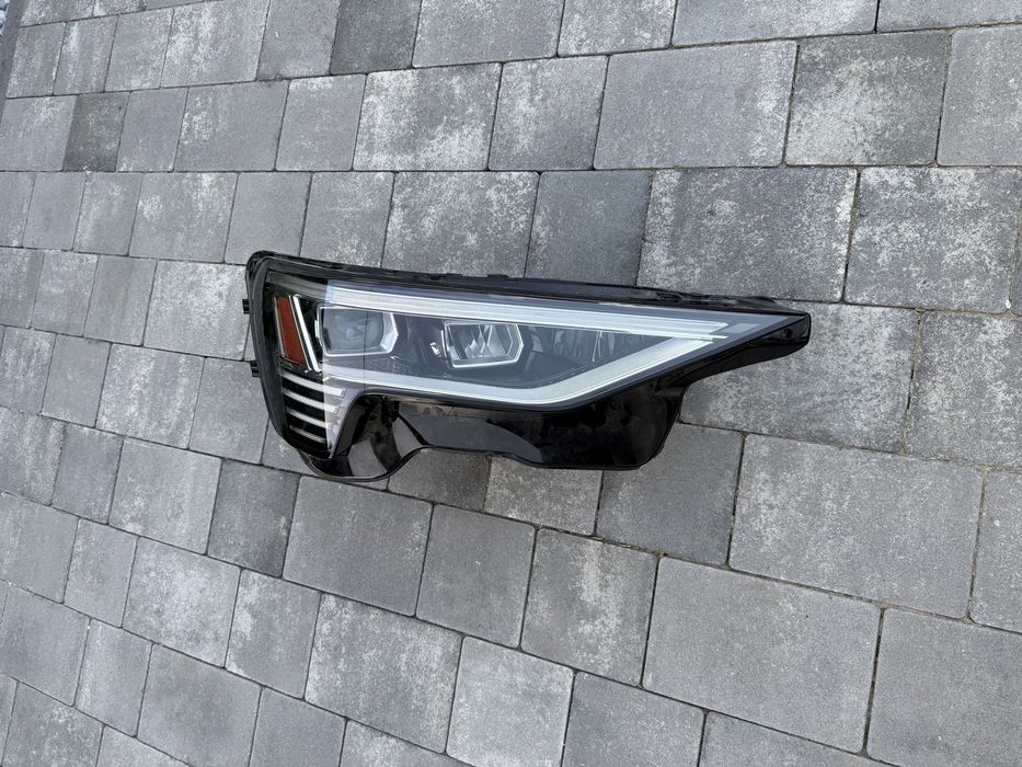 Фара на Audi E-Tron  USA ідеал