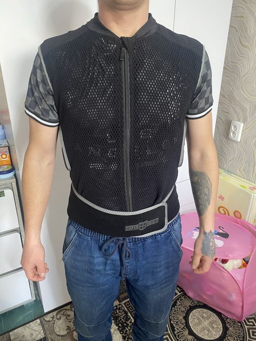 Захист спини для їзди на мотоциклі