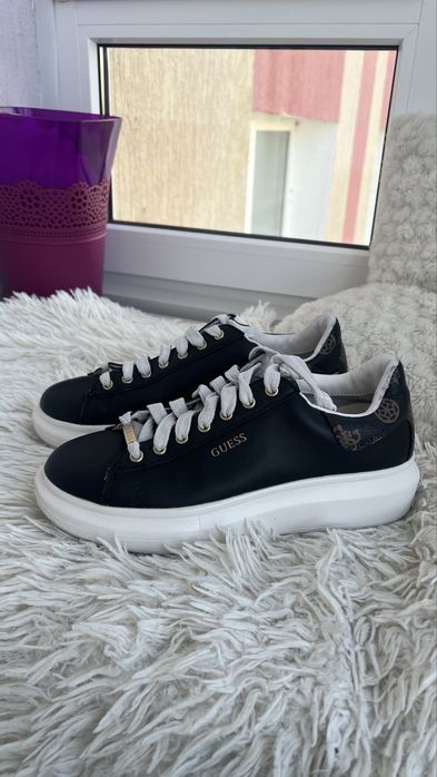 Продам кеди Guess оригінал