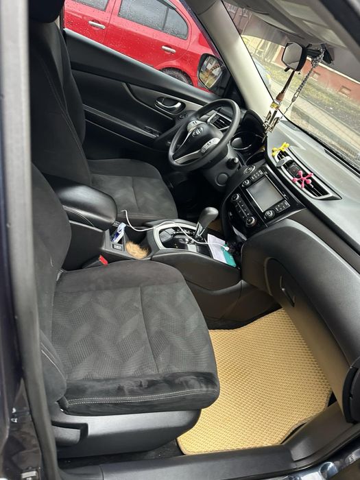 Nissan Rogue SV (7 місць)