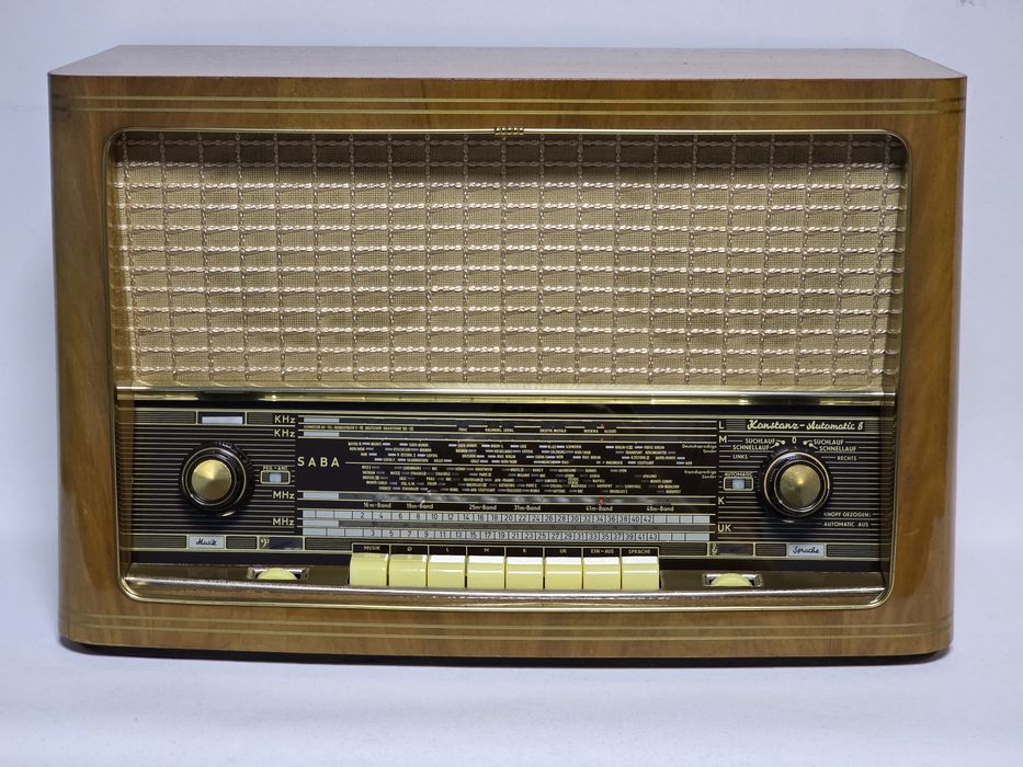 Rádio antigo reparado SABA
