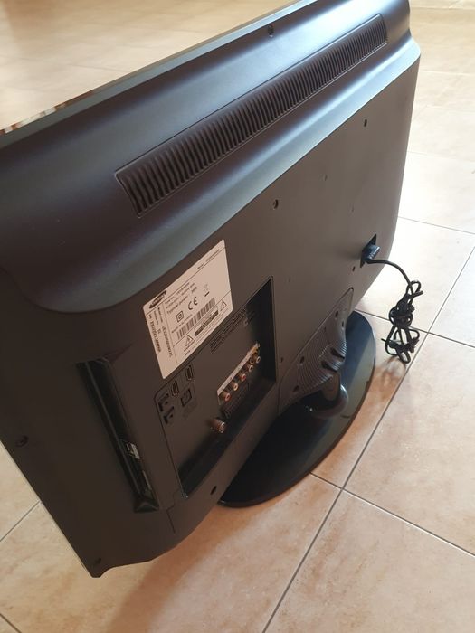 TV com defeito para reaproveitamento de peças ou para arranjo